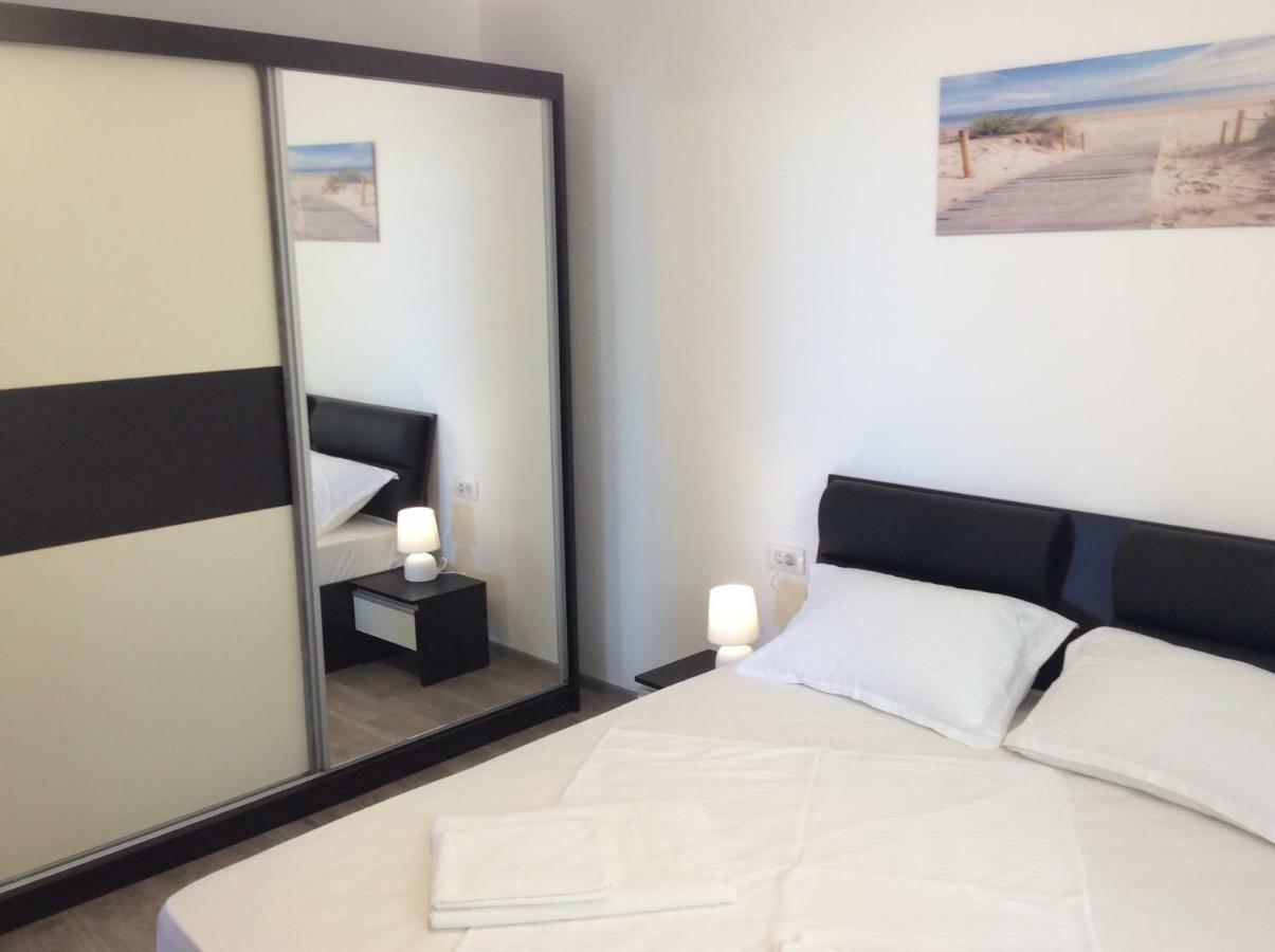 Bluewaves Apartment Mamaia Nord Năvodari Esterno foto